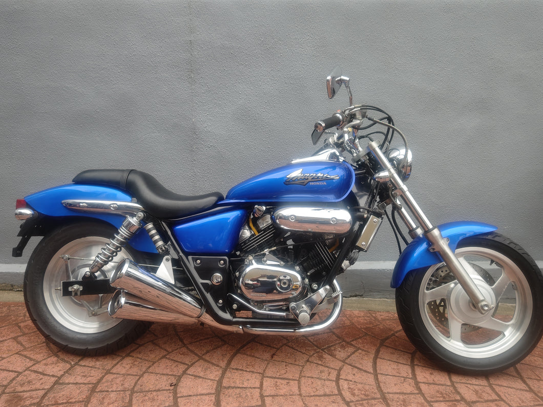 ホンダ　Ｖ－ＴＷＩＮ　ＭＡＧＮＡ　中古