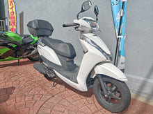 画像をギャラリービューアに読み込む, ホンダ　リード１２５　中古車
