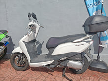 画像をギャラリービューアに読み込む, ホンダ　リード１２５　中古車
